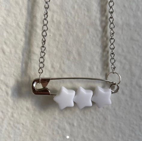 White star safety pin necklace Cheap Handmade Safety Pin, Cheap Handmade Safety Pins, Pop Tab Crafts Necklaces, Hanging Art Work With Safety Pins, Soda Tab Crafts Necklaces Heart, Hanging Small Art Work With Safety Pins, Rings With Safety Pin, Safety Pin Jewelry Ring, Safety Pin Word Necklace