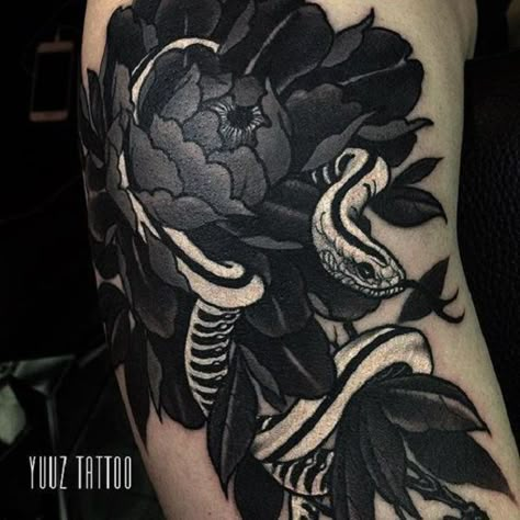 Snake Hiding Behind the Flower. “A rose by another name would smell as sweet.”-William Shakespeare (Romeo and Juliet). Yuuz Tattoo, Worthy Tattoo, Snake Tattoo Ideas, Black Work Tattoos, Snake Black, Z Tattoo, Blackout Tattoo, Snake Tattoo Design, Forearm Tattoo Design