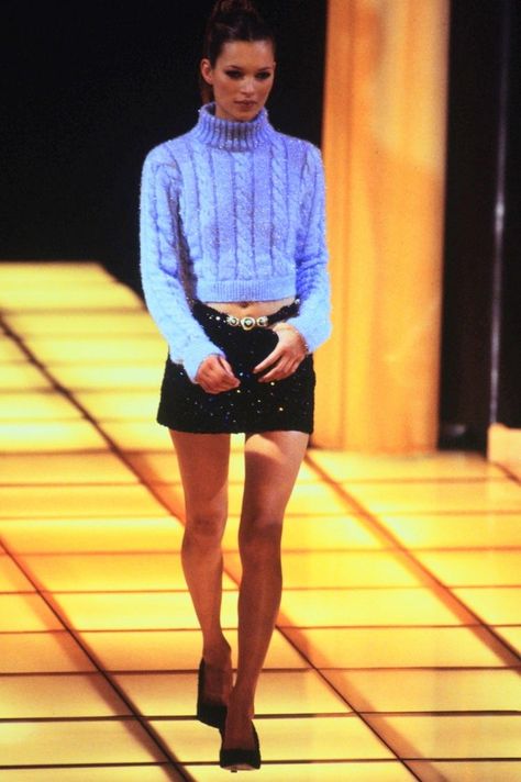 Versace Fall 1994, Versace 90s, Versace Sweater, 90s Versace, Versace Runway, 90s Runway Fashion, Model Aesthetic, 60 Fashion, Versace Outfit