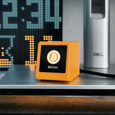 BitCoin Stock Price Display Tracker Ticker Cryptocurrency in Real Time On Desktop Gadget BTC ETH DOGE Weather Clock - AliExpress Weather Clock, Price Display, Gadget Tecnologici, Desk Gadgets, Desktop Gadgets, Desktop Clock, Desk Clocks, Time Clock, Weather Station