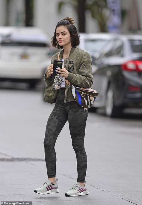 Natural beauty: Lucy¿s short brunette bob was styled up back into a half-up half-down do, ... Leggings Street Style, Lucy Hale Street Style, Lucy Hale Style Outfits, Short Brunette, Lucy Hale Outfits, Street Style Autumn, Lucy Hale Style, Shot Hair, Brunette Bob