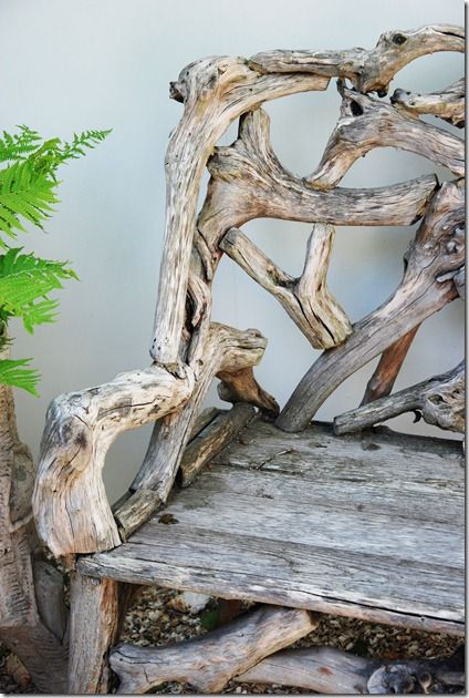 Bench of recycled wood. Driftwood Bench, Original Furniture, Twig Furniture, Tiny Farm, Driftwood Furniture, Driftwood Table, Driftwood Diy, Driftwood Ideas, Driftwood Projects