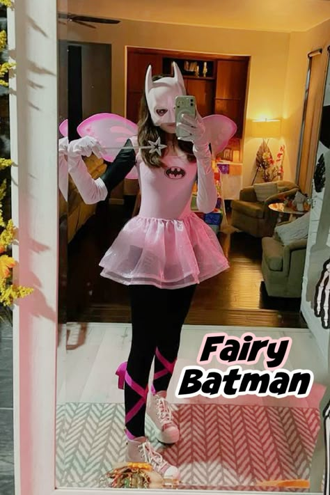 Creative and unique Halloween costumes for women. The most trendy iconic easy Halloween costume ideas you can Diy for school or a college party! #Halloweencostumes #women Weird Girl Costume Ideas, Halloween Costumes 13 Yo Girl, Easy Iconic Halloween Costumes Women, Fast Costume Ideas, Iconic Halloween Costumes Women, Women Cosplay Ideas, Spooky Fits, Halloween Costumes Iconic, Teen Halloween Costumes