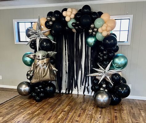 Star Wars Themed Halloween Party, Star Wars Balloon Wall, Star Wars Adult Birthday Party, Outdoor Star Wars Party, Grogu Balloon Arch, Star Wars Party Balloons, Starwars 30th Birthday, Star Wars Arch, Star Wars Birthday Balloons