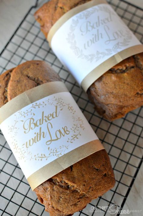 Free printable bread wrap labels! I love this soo much! A fun little touch for taking bread to friends or neighbors! Bread Packaging, Baked With Love, Cloud Bread, Pumpkin Bread Recipe, Homemade Pumpkin, Neighbor Gifts, Handmade Christmas Gifts, Pumpkin Bread, Pumpkin Recipes