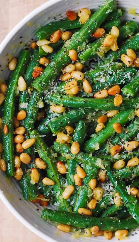 Green Beans with Pine Nuts in a white bowl Thanksgiving Green Beans, Thanksgiving Vegetables Side Dishes, Thanksgiving Vegetable Sides, Healthy Green Beans, Thanksgiving Side Dishes Healthy, Side Dishes For Salmon, Green Beans Side Dish, Autumn Side Dishes, Cooking Green Beans