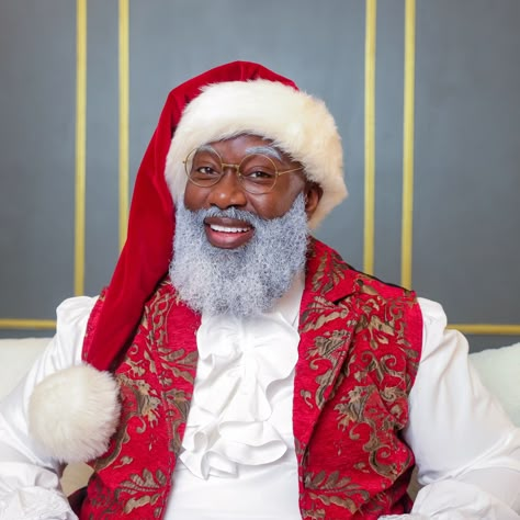 Did you notice my new profile pic? 🎅🏾😎 • Santa’s schedule is open! blacksantahouston.com/schedule-now • • #babysfirstchristmas #ChristmasInJuly #christmas2024 #blacksanta #blacksantahouston #blacksantaclaus Chocolate Santa, Gold Design Background, The Company You Keep, New Profile Pic, Holiday Campaign, Birthday Flyer, Black Christmas, African American Art, July 25