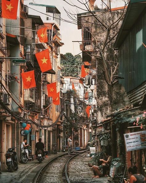 Vietnamese Photography, Asia Landscape, Hanoi Old Quarter, City Scapes, Vietnam History, World Most Beautiful Place, Vietnam Tours, Places In The World, Global Travel