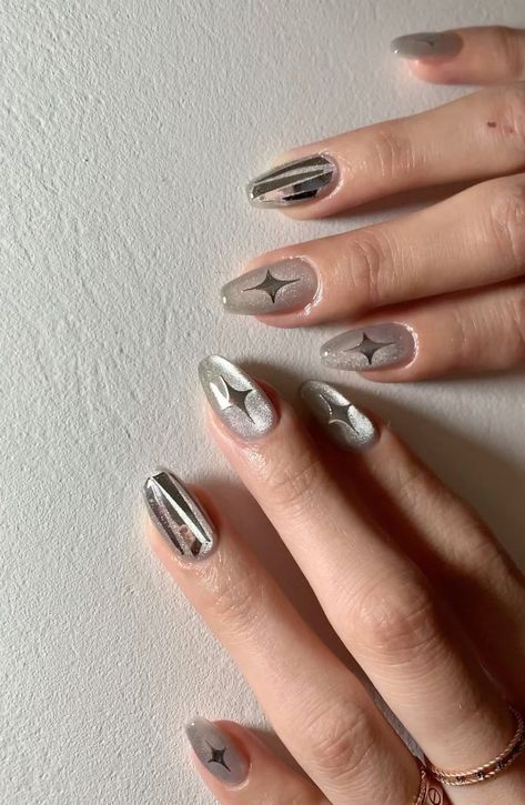 Firework Nails, Silver Nail Designs, Silver Nail Art, Chrome Nails Designs, Eye Nails, Silver Nail, Chrome Nail, Metallic Nails, Cat Eye Nails