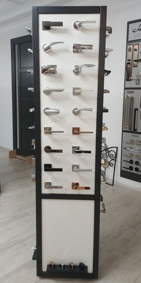 Hardware Showroom Display, Window Showroom, Interior Shop Display, Creative Bathroom Design, Bathroom Layout Plans, Garage Design Interior, House Front Door Design, Showroom Decor, Door Handle Design