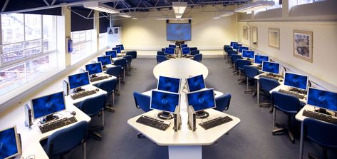 School Computer Room Design, Computer Room School, School Computer Lab Design, School Computer Room, Lab Komputer, Computer Lab Design, School Computer Lab, Education Design Interior, Classroom Interior