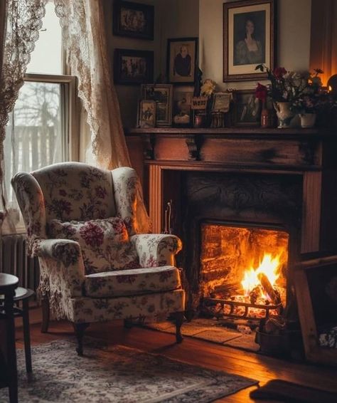 Cottage Core Lounge, Country Style Decorating, Cozy Inn, Floral Armchair, Bookcase Makeover, Cottagecore Winter, Solar Windows, Cottagecore Christmas, Cottage Interior Design