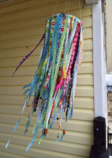 Carillons Diy, Hippie Crafts, Landscaping Florida, Wind Chimes Craft, Scrap Fabric Crafts, Garden Artwork, Garden Art Sculptures Diy, Deco Boheme, Garden Art Projects