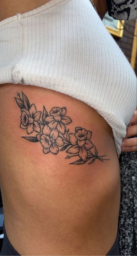 Flower Side Tattoos Women Ribs, Flower On Ribs Tattoo, Flower Tattoo Ribs Big, Lily Tattoo On Ribs, Lily Tattoo Side Ribs, Shaded Tattoos Women, Shading Tattoos, Rib Tattoos For Women Quotes, Shaded Tattoos