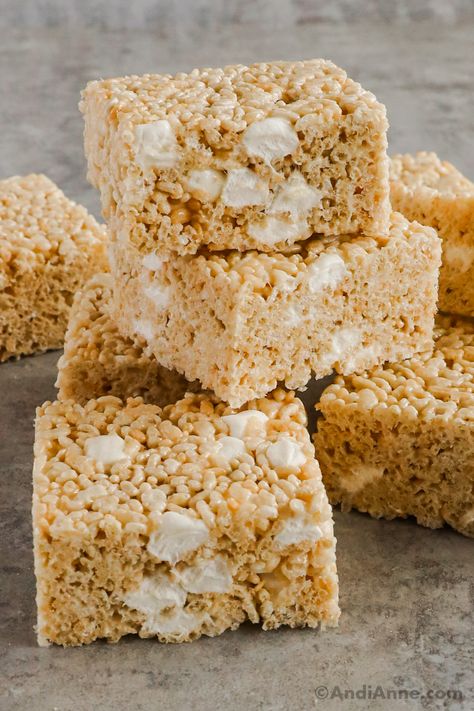 These are the classic rice krispie treats recipe that we all know and love, but thicker and with extra marshmallows! You only need 4 ingredients. Rice Krispie Treats Large Marshmallows, Starbucks Rice Crispy Treats Recipe, Jumbo Rice Krispie Treats, Rice Krispie Party Favors, Thick Rice Krispie Treats, Rice Crispy Squares, Homemade Rice Krispies, Big Marshmallows, Rice Krispie Treats Recipe