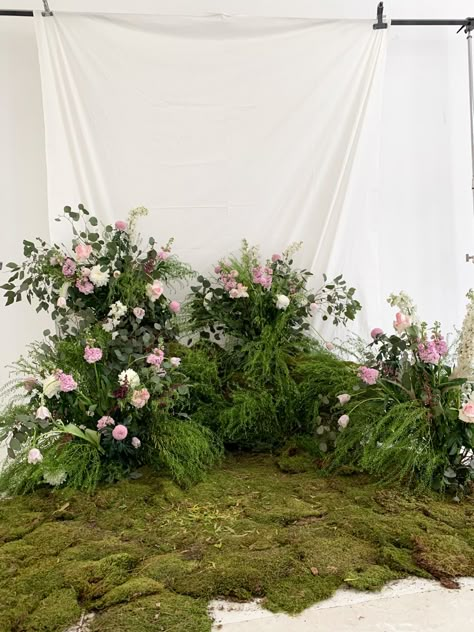 Secret Garden Backdrop, Hanging Flowers Photoshoot, Floral Desing, Photography Studio Setup, Photography Set Up, Garden Backdrops, Wedding Photoshoot Props, Wedding Menu Template, Green Photo