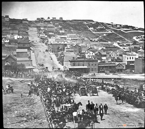 13 historic photos of North Beach, San Francisco's “Little Italy” neighborhood North Beach San Francisco, Beach San Francisco, San Francisco Neighborhoods, San Francisco Girls, San Francisco Photos, California History, San Francisco City, Vintage Los Angeles, Historic Photos