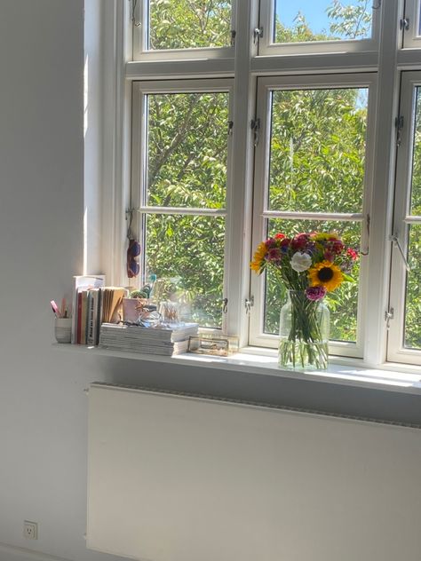 Aesthetic Window Sill, Bedroom Windowsill, Windowsill Decor Aesthetic, Window Sill Aesthetic, Windowsill Aesthetic, Window Decoration, Windowsill Decor, Window Sill Decor, Take Me Home