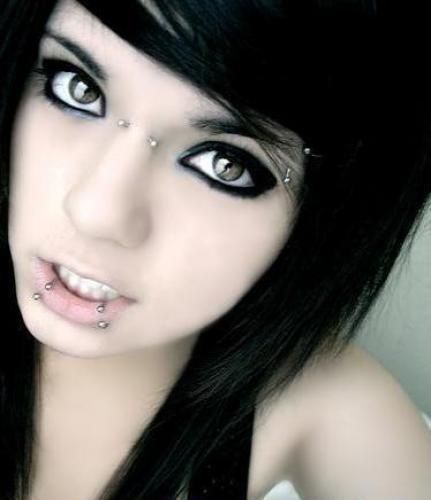 I should get more piercings.. Emo Eye Makeup, Emo Piercings, Emo Girl Hair, Bridge Piercing, Face Piercings, Piercings For Girls, Cool Piercings, Facial Piercings, Snake Bites