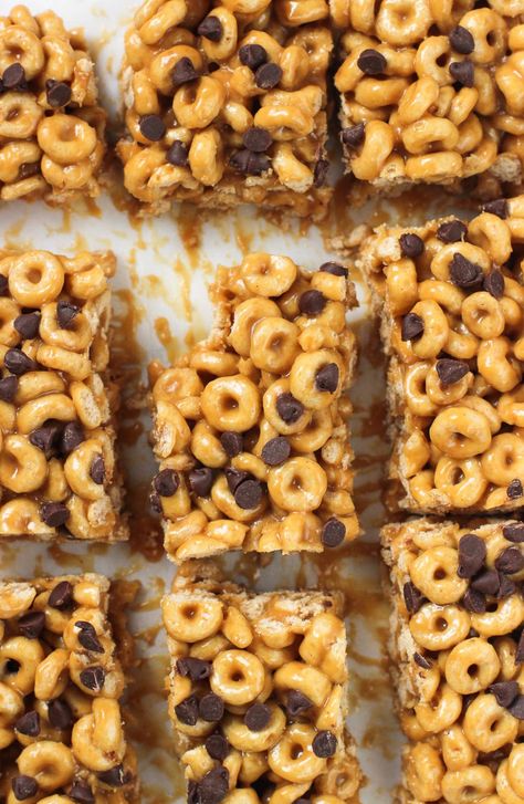 Snacks Road Trip, Peanut Butter Cereal Bars, Peanut Butter Cereal, Cereal Bars Recipes, Trip Snacks, Diy Easy Recipes, Road Trip Food, Road Trip Snacks, Cereal Treats