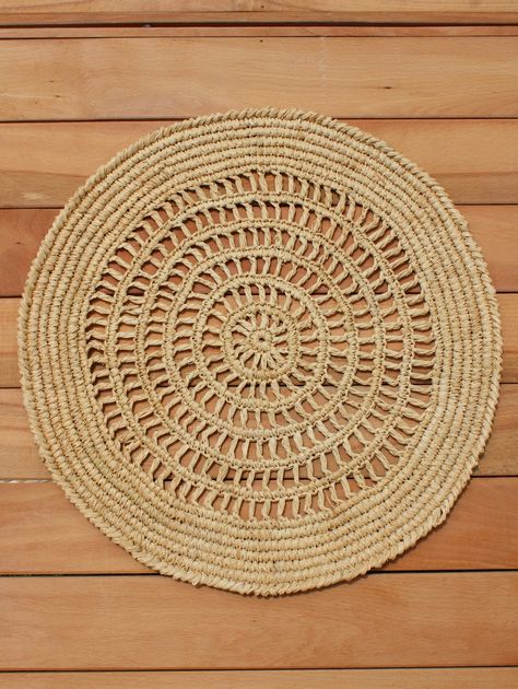 Rafia Crafts, Raffia Placemat, Kitchen Wall Design, Crochet Bohemian, Crochet Placemat, Woven Crochet, Crochet Table Mat, Raffia Crochet, Dining Table Price