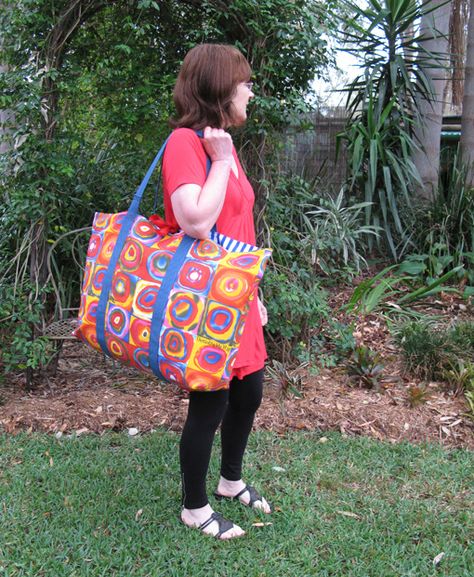 No Frills Extra Large Tote Bag TUTORIAL ~ Threading My Way-- add a zip top! Large Tote Bag Pattern, Duffle Bag Patterns, Extra Large Tote Bags, Tote Tutorial, Tote Bag Pattern Free, Tote Bag Tutorial, Bag Pattern Free, Tote Bags Sewing, Oversized Tote Bag