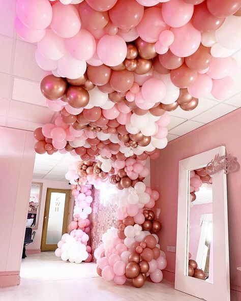 Balloon Arch On Ceiling, Balloon Garland On Ceiling, Ceiling Balloon Decor, Balloon Ceiling Decor, Ceiling Balloon Decorations, Balloons On Ceiling, Pop Photoshoot, Balloon Ceiling Decorations, Prom Balloons