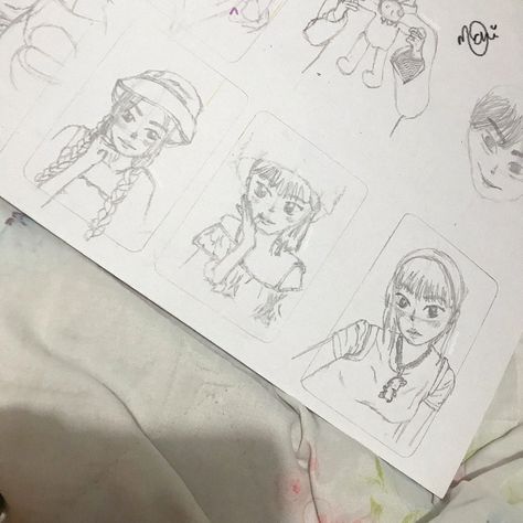 Diy Photocard Drawing, Photocard Drawing, Kpop Sketch, Sketch Kpop, Drawing Kpop, Art Core, Le Sserafim Chaewon, Kpop Art, Easy Doodle