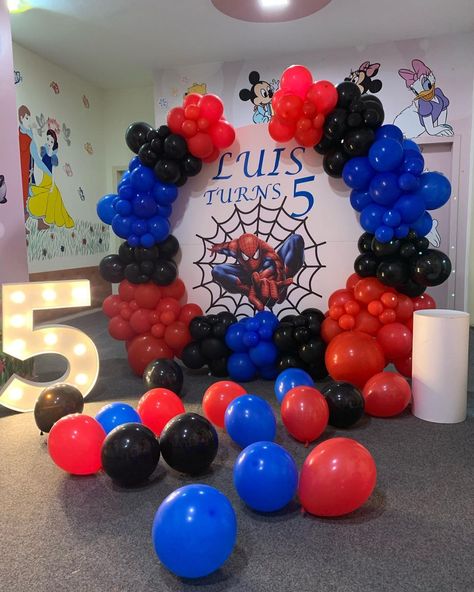 Spiderman decor idea Spiderman Ballon Decoration, Spiderman Decor, Spiderman Decorations, Decor Idea, Photo Photography, Event Decor, Event Planning, Spiderman, Party Decorations