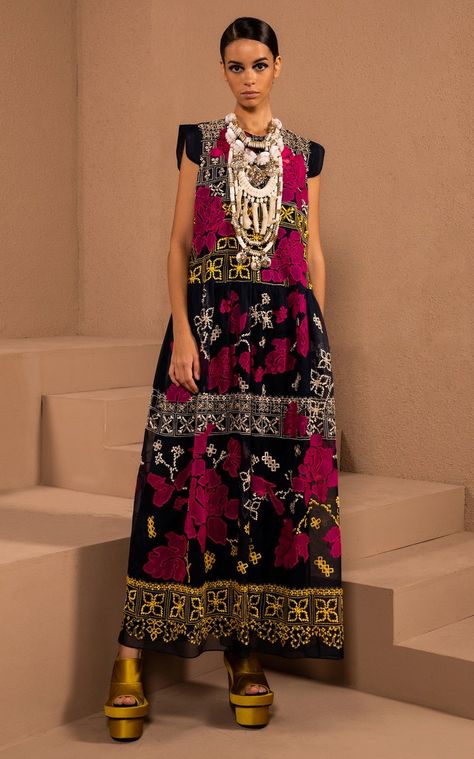 Biyan Fashion, Ikat Dress, Spring Summer 2023, Cars Clothes, Silk Midi Dress, 2023 Collection, Mode Inspiration, Summer 2023, Global Fashion