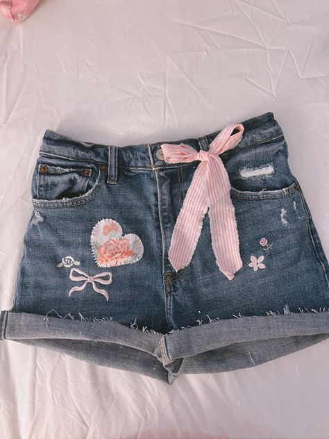 Thrift flip by me 🎀💞 No Sew Thrift Flip, Jeans Thrift Flip, Easy Thrift Flip, Thrift Flip Clothes Diy, Clothes Upcycling, Thrift Flip Ideas, Thrift Flip Clothes, Homemade Clothes, Flip Ideas