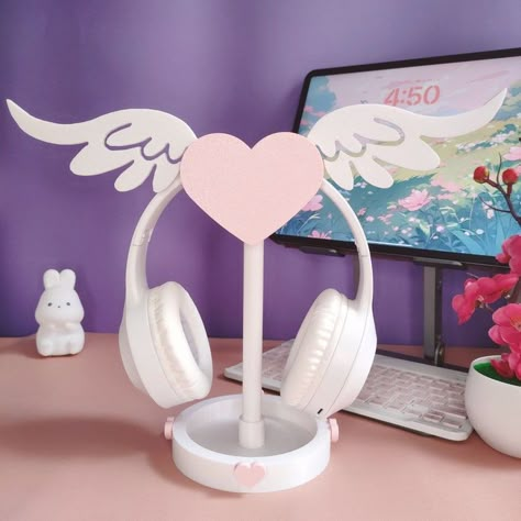 Aesthetic Desk Decor, Kawaii Games, Gamer Setup, Aesthetic Desk, Headphone Stand, Headphone Holder, Pink Stuff, 3d Printer Projects, Cute Decor