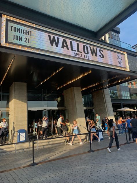 Wallows Concert Outfit, Wallows Concert, Wallows Concert Aesthetic, Concert Signs, Dream Concert, Concert Aesthetic, Concert Fits, Instagram Photo Inspiration, Instagram Inspiration