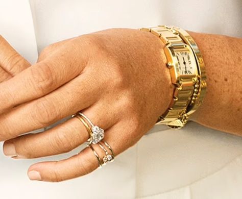 Meghan Markle Bracelet Stack, Megan Markle Nails, Megan Markle Jewelry, Meghan Markle Ring, Celebrity Bracelets, Cartier Tank Watch, Luxury Jewelry Collection, Estilo Meghan Markle, Princ Harry