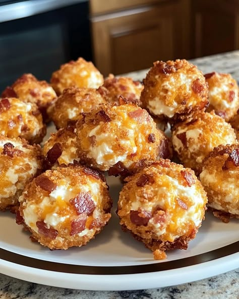 Star Appetizers, Mini Cheese Balls Recipe, Cheddar Cheese Ball Recipes, Potato Cheese Bites, Mini Cheese Balls, Cheddar Cheese Ball, Best Party Appetizers, Dips Party, Puff Pastry Appetizers