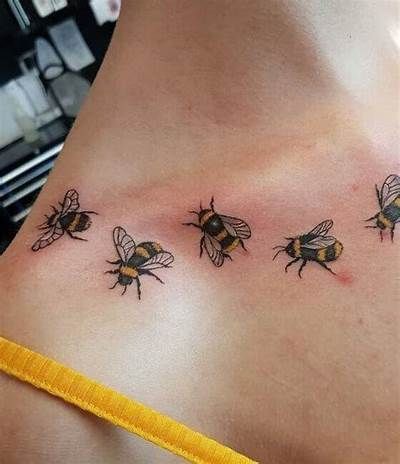 60 Cute Honey Bee Tattoo Designs Tattoos For Women On Thigh, Queen Bee Tattoo, Collarbone Tattoos, Honey Bee Tattoo, Bumble Bee Tattoo, Collarbone Tattoo, Bone Tattoos, Tattoos Geometric, Tatuaje A Color