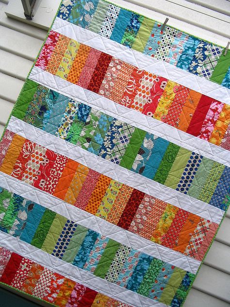 A blog about fabric, patchwork and quilts. Strip Quilting, Colchas Quilting, Red Pepper Quilts, Modern Patchwork, Jelly Roll Quilt Patterns, Quick Quilt, Elizabeth Anne, String Quilts, Rainbow Quilt