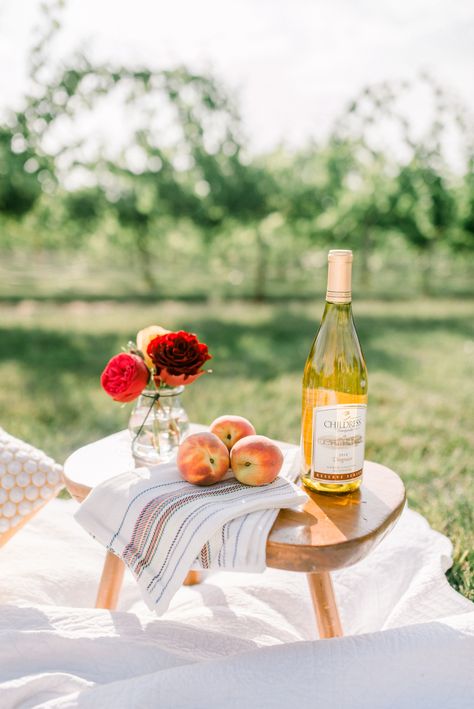 Picnic Proposal Ideas, Winery Picnic, Picnic Proposal, Picnic Wine, Picnic Photography, Napa Wineries, Come Dine With Me, Spirit Drink, Glass Photography