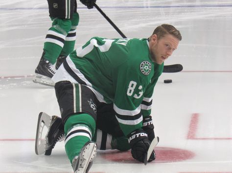 Ales Hemsky // Stars v Sabres 11 21 2015 // photo by PNLT_BX // https://flic.kr/p/AMrK6g | IMG_2846 Hockey Drawing, Hockey Players Funny, Dallas Stars Hockey, Hockey Memes, Stars Hockey, Hockey Season, Hockey Humor, Tyler Seguin, Detroit Red Wings Hockey