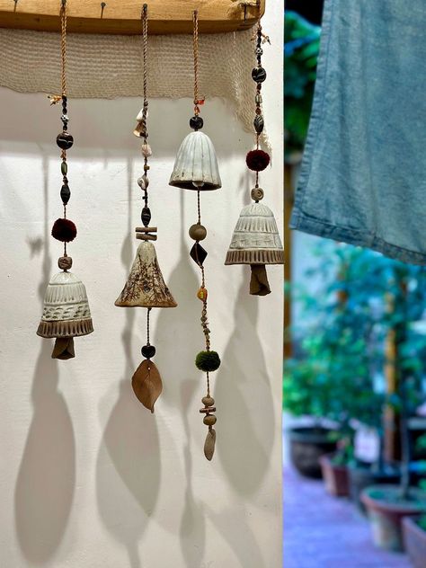 Ceramic Windchimes Ideas, Clay Wind Chimes, Ceramic Wind Chimes, Wind Chimes Ceramic Ideas, Wind Chime, Ceramic Chimes Pottery, Ceramic Pottery Wind Chimes, Ceramic Wind Chimes Pottery, Handmade Ceramic Windchimes