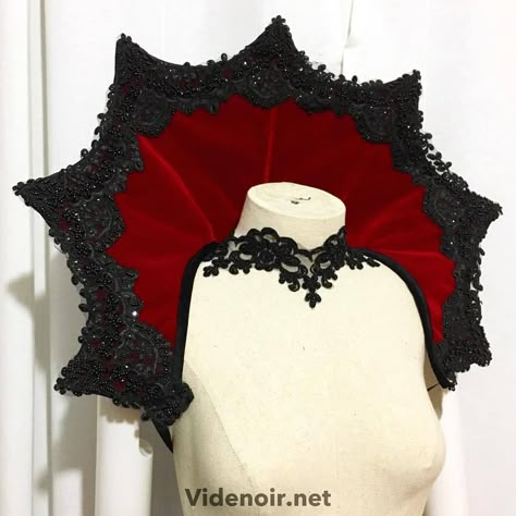 Vampire Inspired Outfits, Vampire Collar, Victorian Vampire Costume, Velvet Vampire, Vamp Goth, Vampire Oc, Armadura Cosplay, Vampire Ball, Renn Faire