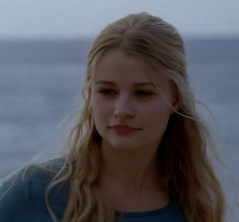 Emilie De Ravin Blonde, Claire Fitzroy, Emile De Ravin, Claire Lost, Blonde Face Claim, Claire Littleton, Blonde Actress, Boarding School Aesthetic, Lost Tv Show