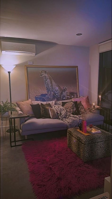 Pink And Leopard Living Room, Cheetah Print Bedroom Aesthetic, Leopard Print Home Decor, Leopard Print Room Decor, 2000s Living Room, Hollywood Room Decor, Leopard Print Room, Leopard Bedroom Decor, Leopard Print Bedroom