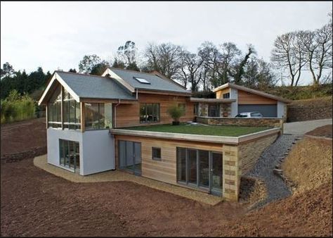 Earth Sheltered Homes, Casa Hobbit, House Contemporary, Sheltered Housing, Earth Sheltered, Split Level House, Passive Solar, Earth Homes, Passive House