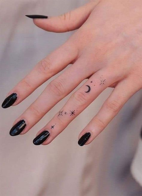 Simple Moon Star Tattoo, Crescent Moon Finger Tattoos For Women, Celestial Finger Tattoo, Moon Tattoo Finger, Tato Simple, Minimalistic Tattoo Ideas, Moon Star Tattoo, Friendship Tattoo, Minimalistic Tattoo