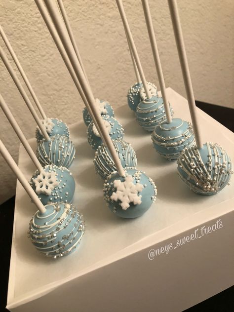 Frozen Cake Balls, Frozen Themed Sweet 16, Christmas Cake Pops Decoration, Winter Themed Cake Pops, Frozen Theme Cake Pops, Frozen Themed Treats, Frozen Birthday Treats, Elsa Cake Pops, Winter Wonderland Cake Pops