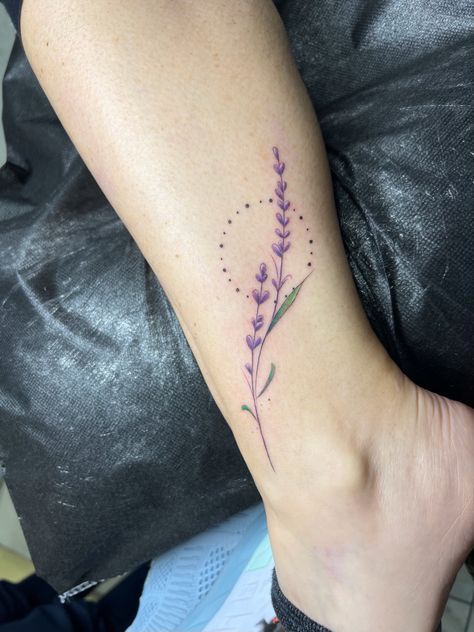 Lavender Anklet Tattoo, Lavender Color Tattoo, Lavender Wrist Wrap Tattoo, Lavender Tattoo On Leg, Lavander Tatoos Ideas, Lavender Tattoo Wrist, Lavender Blue Dilly Dilly, Tattoo Lavender, Portugal Tattoo