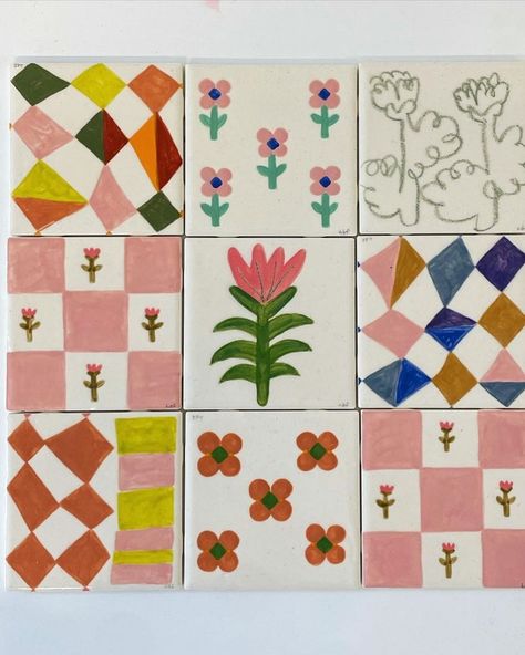 The sweetest hand painted tiles by @tonidarlingfrankk How adorable are these little squares? I always love hand painted ceramics ( you may have noticed !! 😂) So special and so original …. It’s these little details that a home, YOUR home . 🏠. ✨👌🏻🌺 #theforevercurates #creativeplatform #interiordecor #interiorstyling #statementpiece #centrepiece #oneoff #extrodinaryinteriors #memphiscolours #decorativeideas #buyonceloveforever #lovehome #homestyle #smallbatchbrand #lajambu #embroidered #a... Diy Tile Crafts, Hand Painted Home Decor, Hand Painted Tile Backsplash, Hand Painted Ceramic Tiles, Tiles Painting Ideas, Painted Tiles Bathroom, Tile Painting Ideas, Hand Painted Tiles Diy, Diy Paint Palette