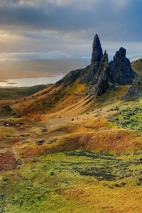 Scotland is one of the most beautiful places in the world to visit! Click through to see 28 MIND BLOWING photos of Scotland! Moving To Scotland, Scotland Landscape, Scotland Highlands, Scottish Landscape, England And Scotland, Isle Of Skye, Scotland Travel, Beautiful Places In The World, Jolie Photo