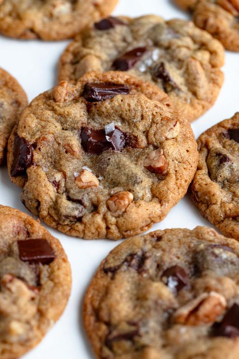 Crisp and Chewy Chocolate Chip Pecan Cookies Chocolate Chip And Pecan Cookies, Chocolate Pecan Cookies, Pecan Chocolate Chip Cookies, Large Cookies, Chocolate Chip Pecan Cookies, Snack Platter, Pudding Cookies, Pecan Cookies, Crunchy Pecans